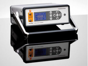Pressure calibrator / for mobile applications / industrial / laboratory - 100 Pa, ± 0.1 - 0.3 % | Pneumator 