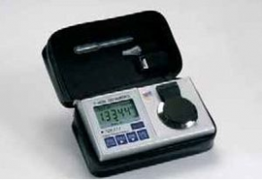 Digital refractometer / portable