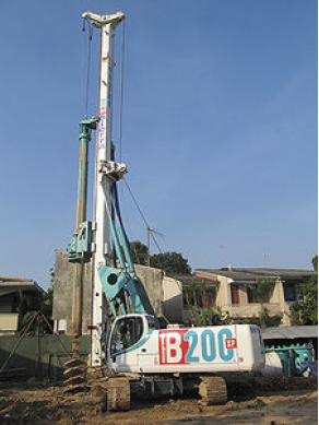 Rotary drilling rig / piling / crawler - ø 2 200 mm, 67 m | B200 XP