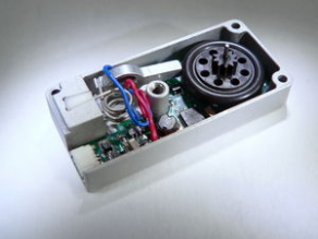 Piezoelectric motor with built-in electronics - R40