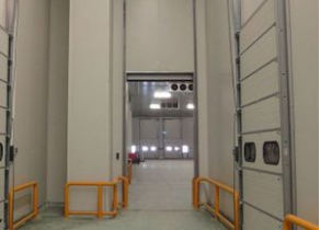 Sectional door / for cold storage