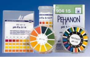 Colorimetric pH test kit