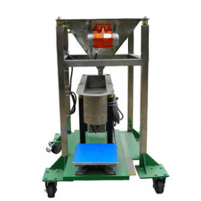 Loss-in-weight dispenser / for pellets / with vibrating chute