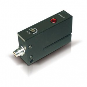Optical fork sensor for label detection - 2 mm, 10 kHz | SR22  