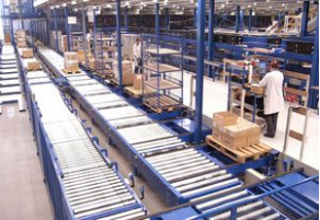 Pallet transfer shuttle