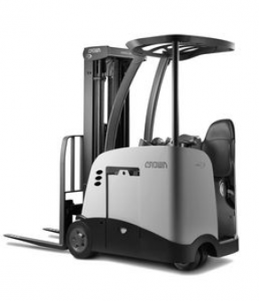 Stand-on forklift / electric / medium load / 3-wheel - 1 500 - 1 800 kg, max. 7 010 mm | RC 5500 series