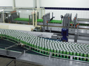 Packaging machine with heat shrink film