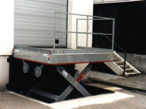 Loading dock lift table